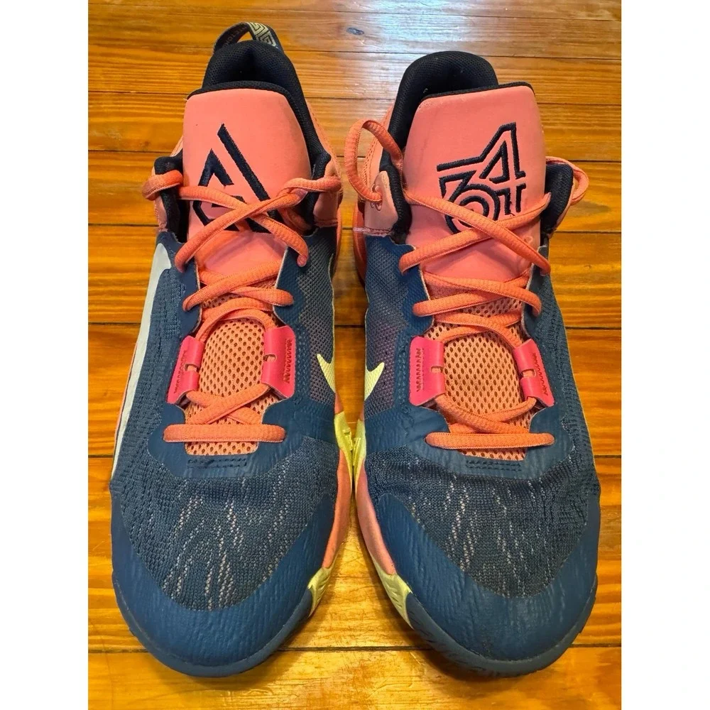 Nike Giannis Immortality 2 Youth 7,‎ Women's 8.5